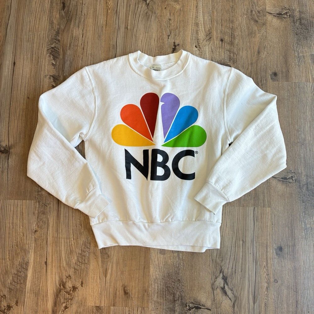 Fruit of the Loom Men's NBC Logo Graphic Fleece Crewneck Sweatshirt White Wmns M